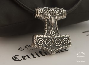 Thors hammer pendant_6.jpg