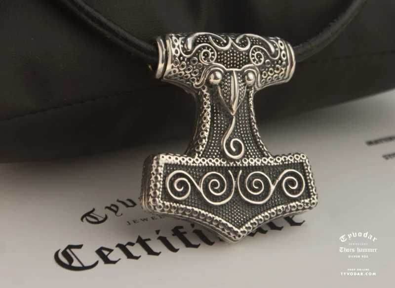 Thors hammer pendant_6.jpg