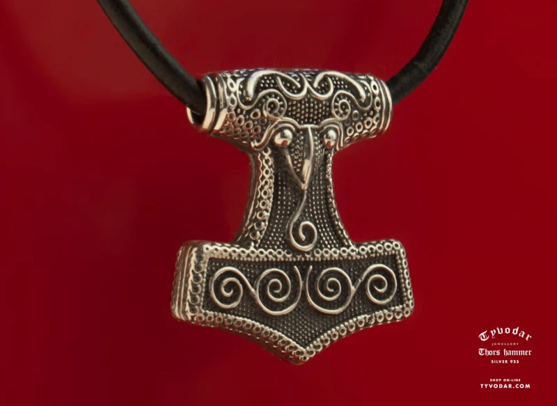 Thors hammer pendant_5.jpg