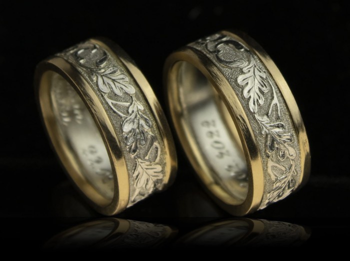 mistletoe wedding rings777.jpg