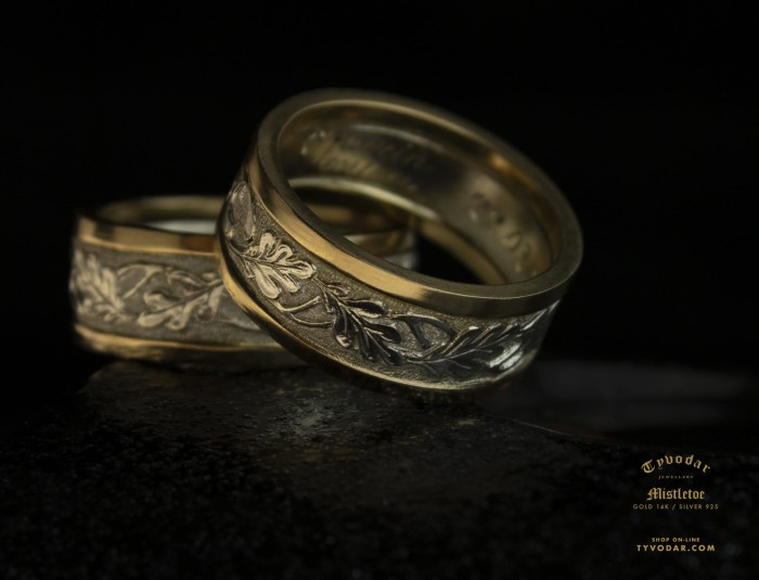 mistletoe wedding rings_.jpg