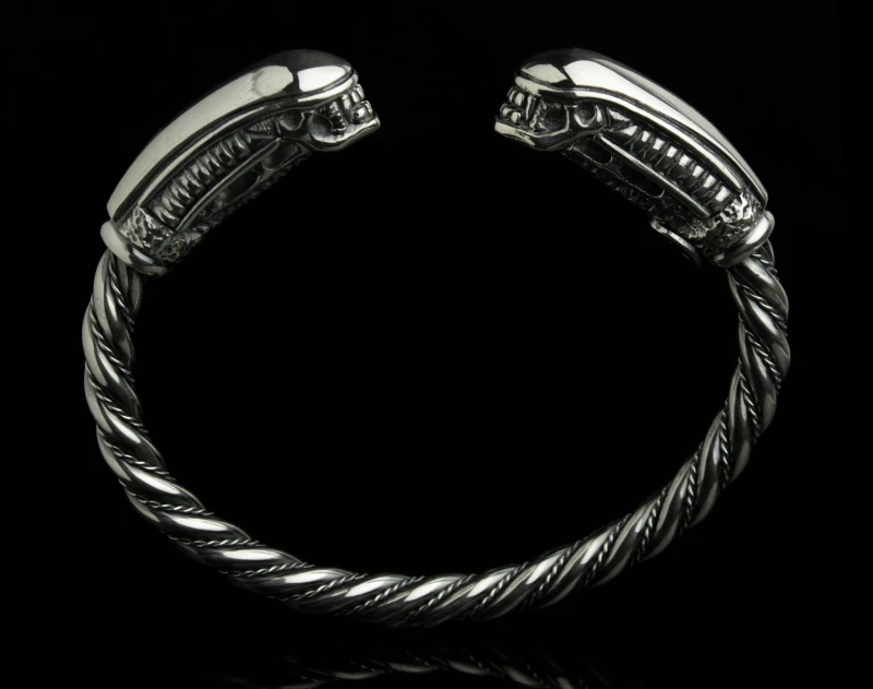 alien_cuff_bracelet_37.jpg