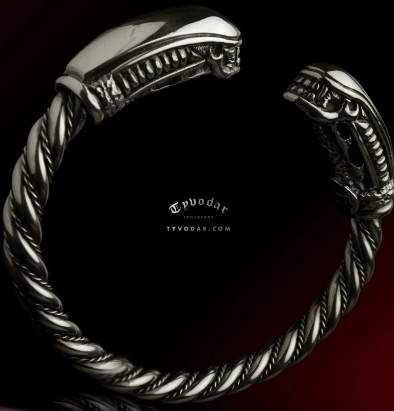 alien_cuff_bracelet_7.jpg