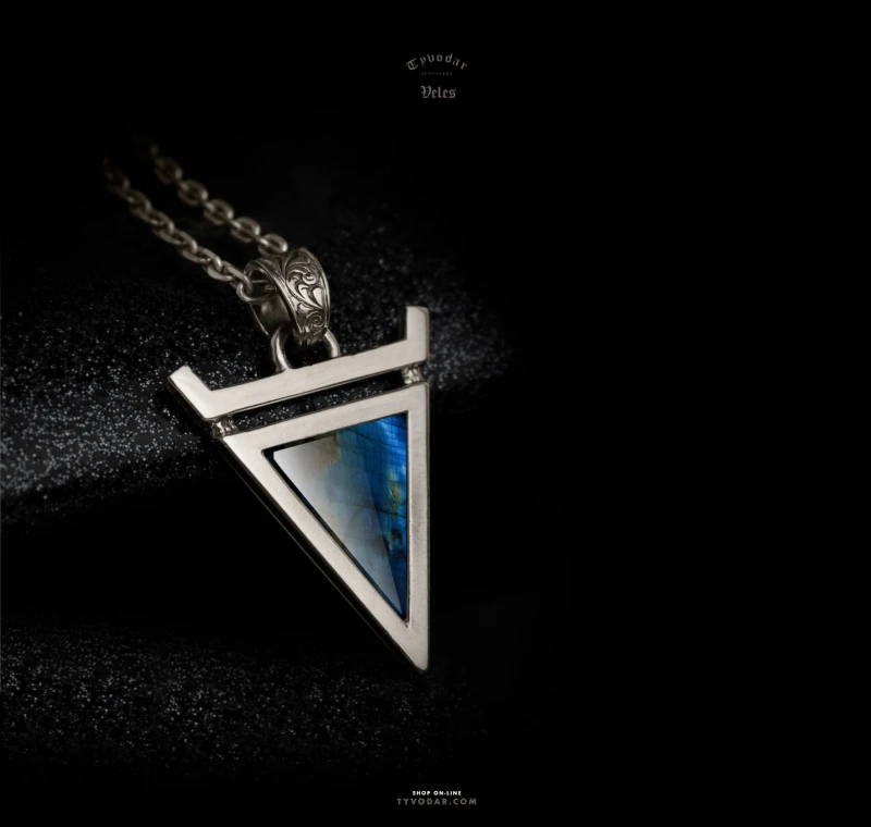 veles_onyx_silver_labladoryd.jpg