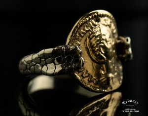 Gold Snake Ring TYVODAR 207.jpg