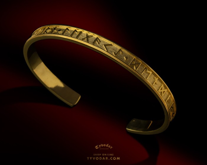 Viking Rune Bracelet_gold_750_TYVODAR.jpg