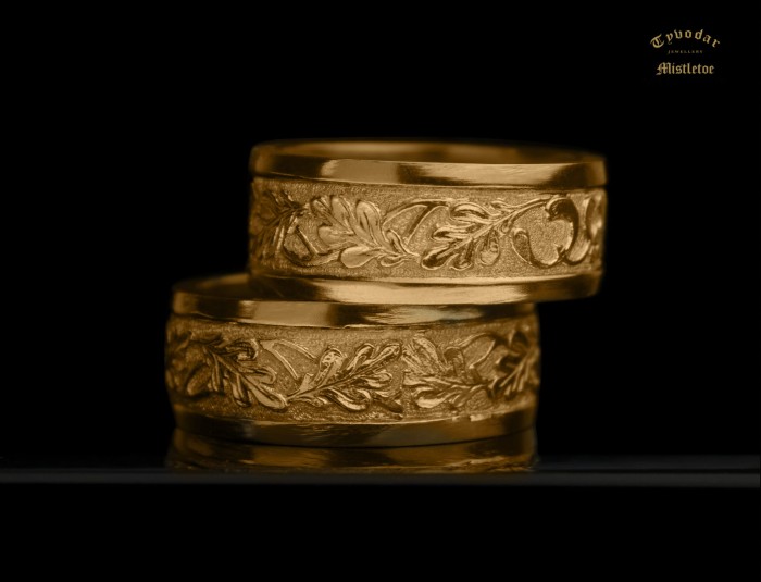 mistletoe-wedding-rings_7_.jpg