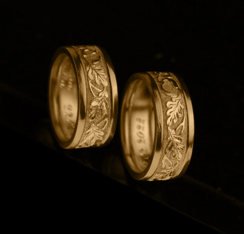 mistletoe-wedding-rings_7.jpg